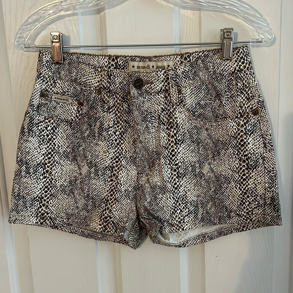 Zana di jeans, shorts, brown animal print. Size 7.